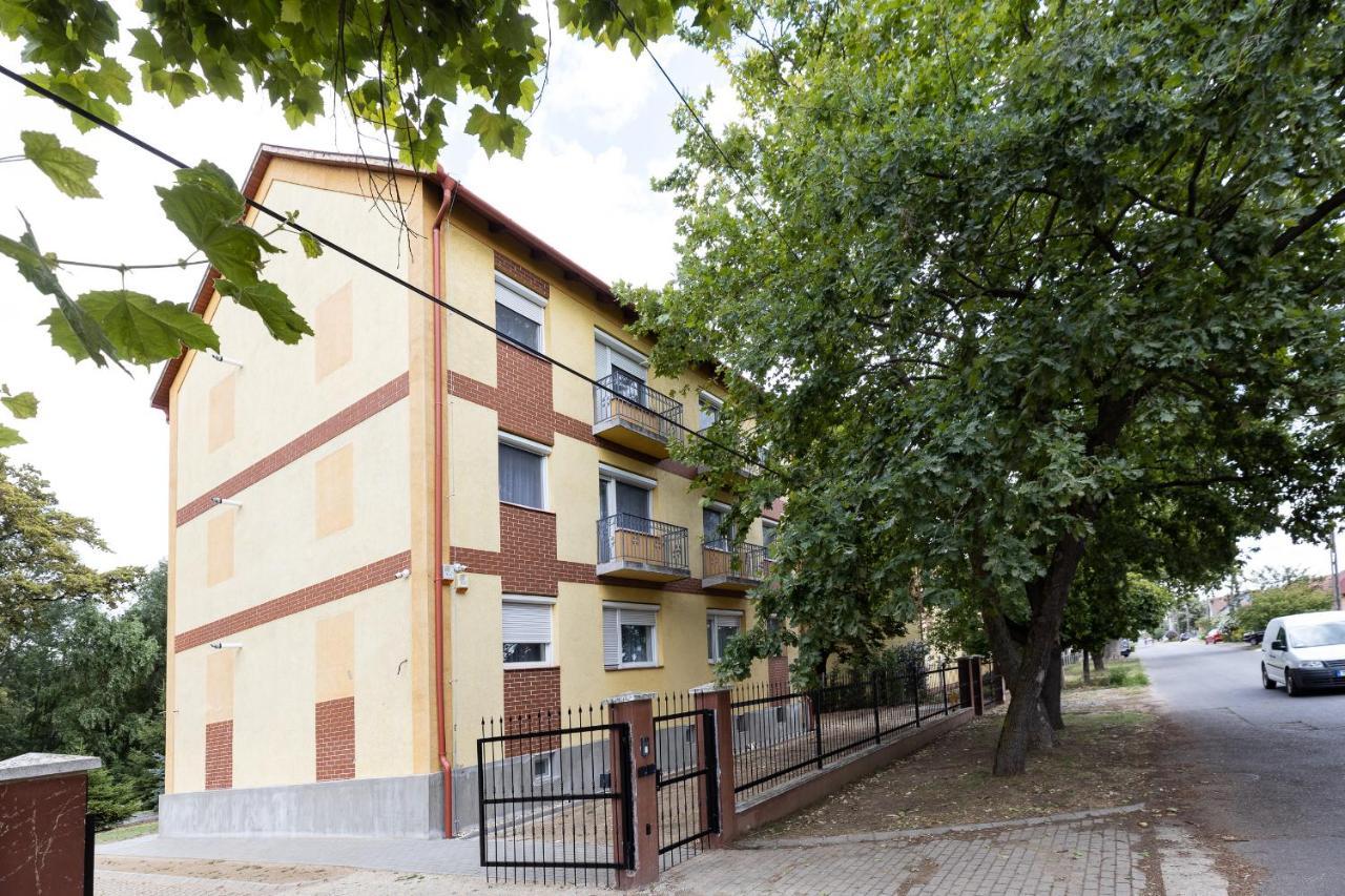 Angolkert Panzio Teglas Exterior photo